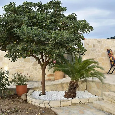 House Near Balos In קיסאמוס